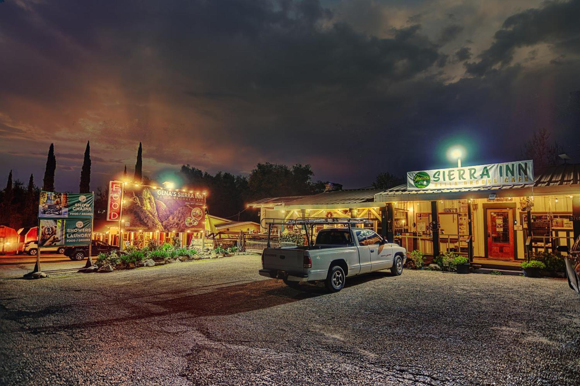 Genas'S Sierra Inn & Restaurant Dunlap Exterior photo