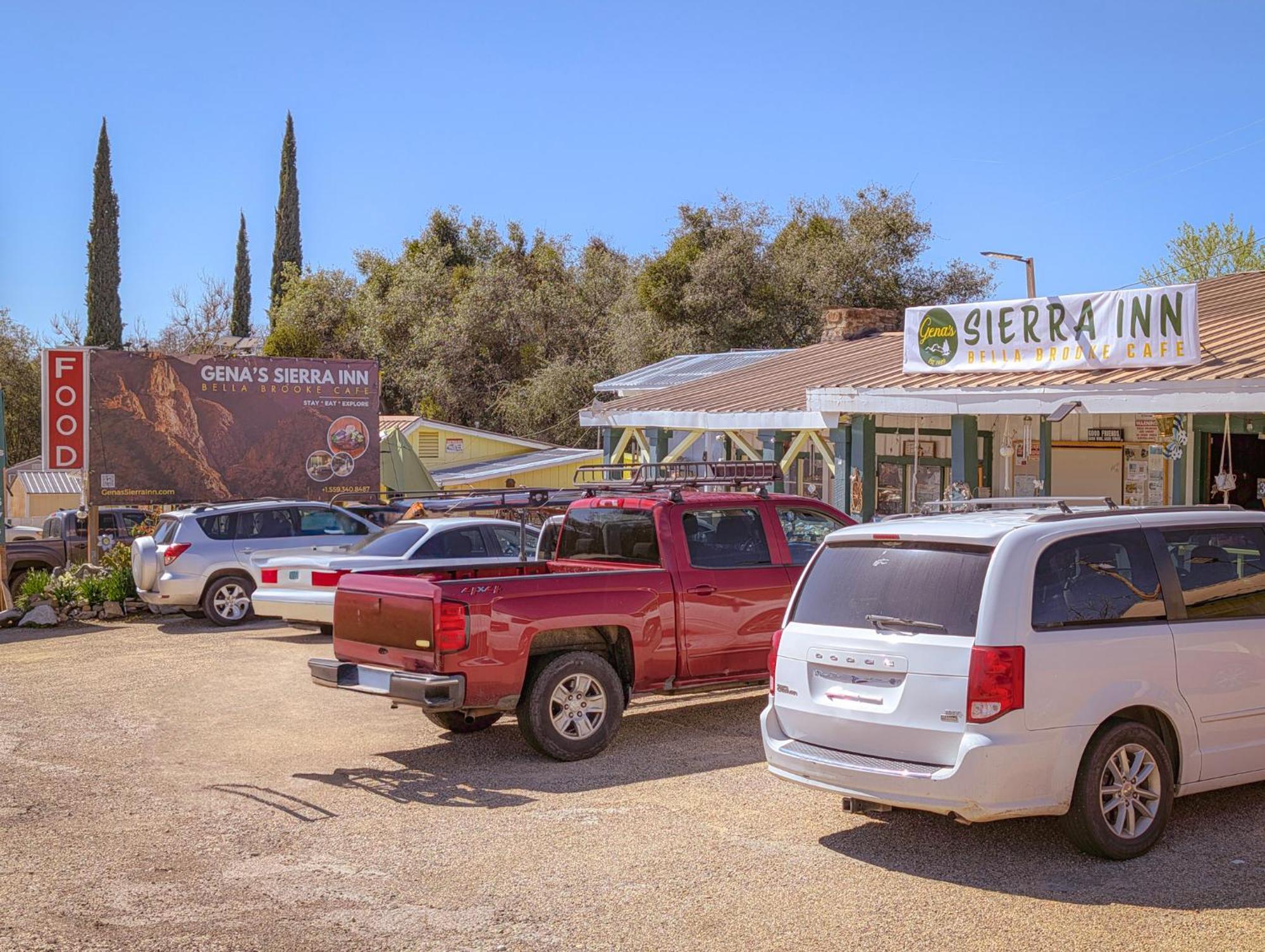 Genas'S Sierra Inn & Restaurant Dunlap Exterior photo
